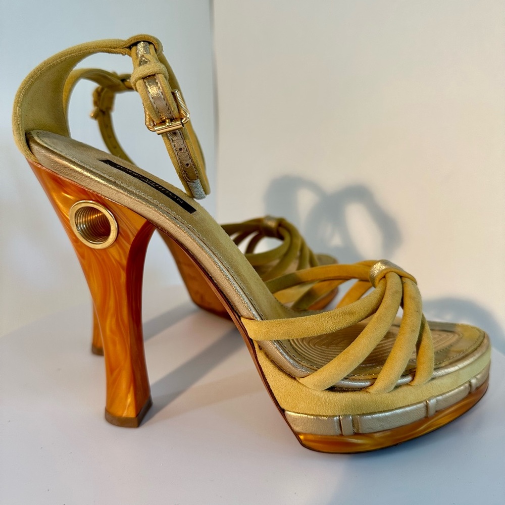 Louis VUITTON suede 4.7- inch heels and 1.7- inch platform sandals in 7.5 sizes